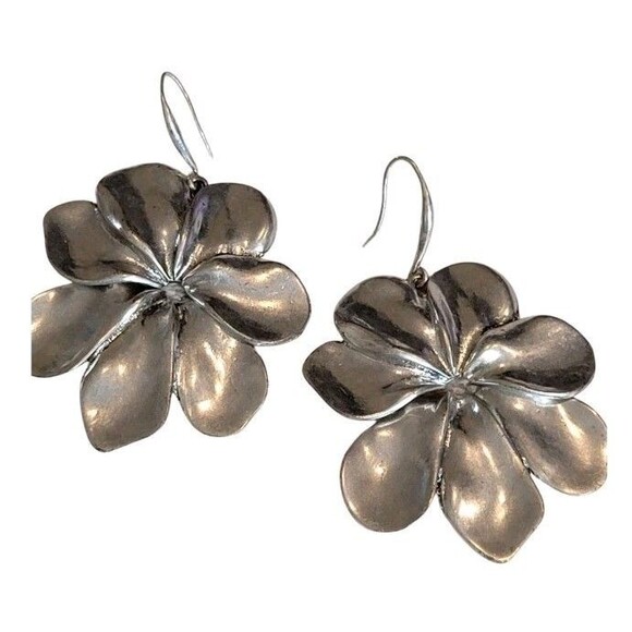Robert Lee Morris RLM SoHo Floral Flower Charm Earrings Matte Silver Tone Metal - Picture 1 of 6